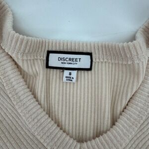 DISCREET Trendy Cropped  New York City Beige Ribbed V Neck Cropped Sweater Sz S
